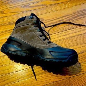 Worn once waterproof Columbia Boots